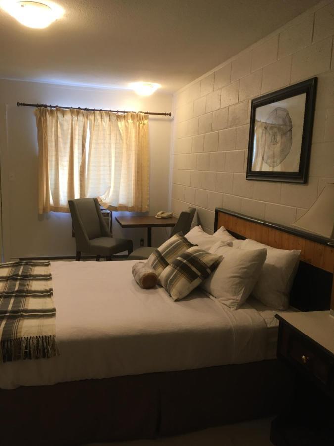 Christina Lake Motel And Rv Park Exterior photo