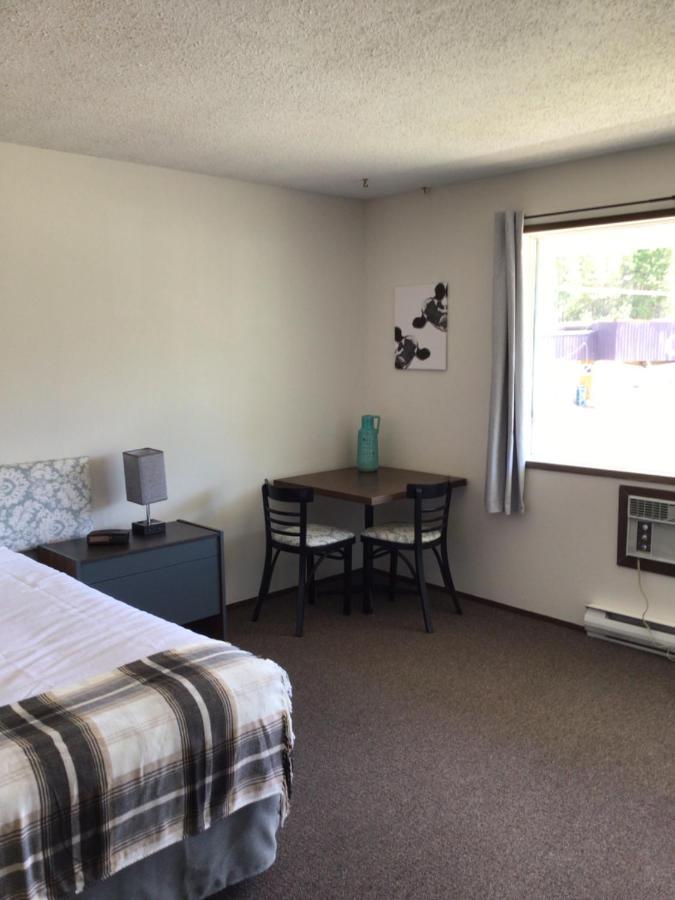 Christina Lake Motel And Rv Park Exterior photo